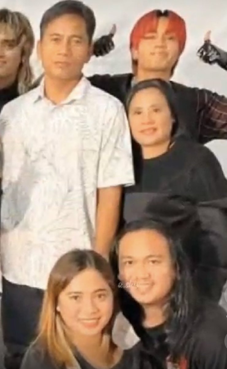 a_asaiah's tweet photo. Family is like music, some high notes, some low notes, but always a beautiful song. Family is a divine connection by love of one heart to another. Finally! I’m happy for you Ken😍
#CompleteFamily💙
@felipsuperior 
#FelipOnGlobalSpin
#FELIP_Bulan
Felip on GRAMMY’s Global Spin https://t.co/7oSExnCTJv