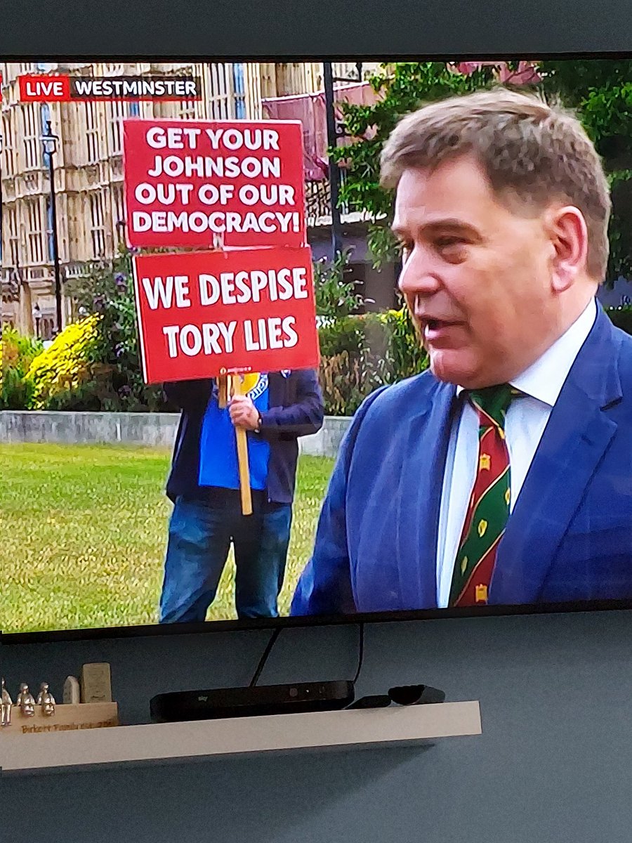 This bloke with the signs is a personal highlight this morning.
#bbcbreakfast