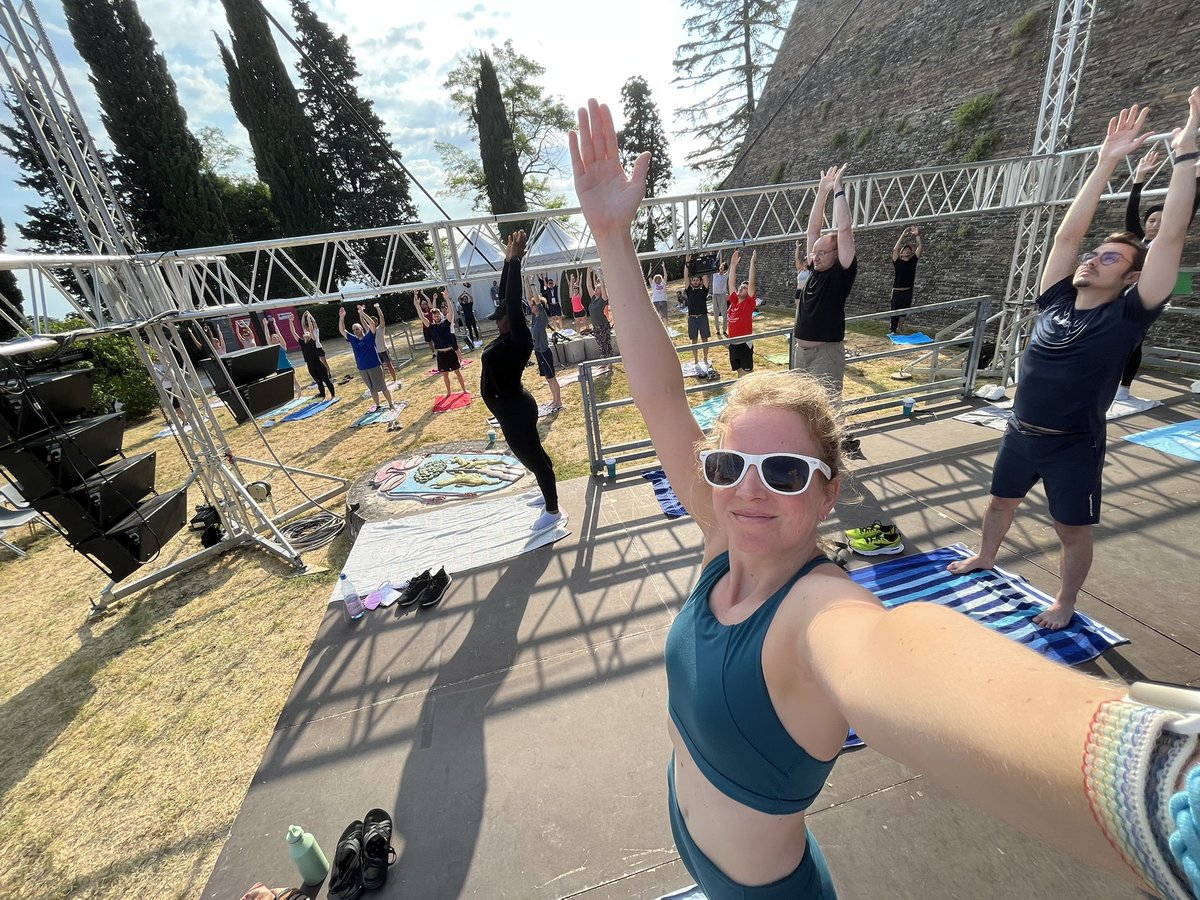 merpeltje's tweet image. Castle garden yoga day 2 - with the super sporty #ISWS2022 crowd