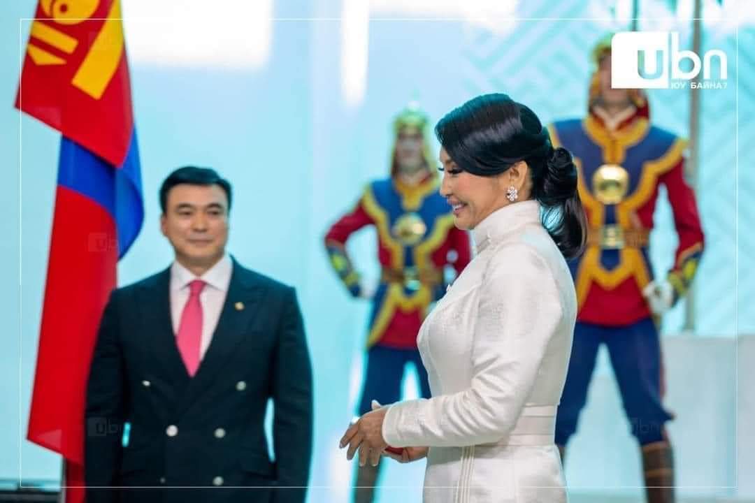 Сайхан мөч юмаа.