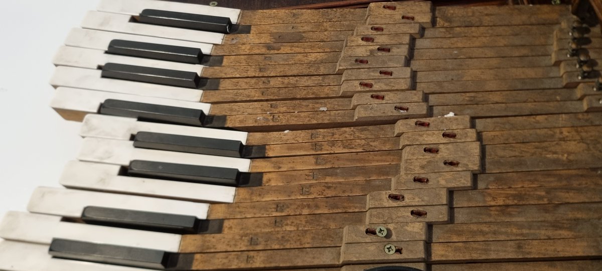 Maestro1Online's tweet image. I keep getting my keys in a muddle!  Haha!  Start playing your melodies in many keys from the beginning then.  But I&apos;m one key to short....

the-maestro-online.com/piano-lessons-…

#pianolessons #theorylessons #pianolessonsonline