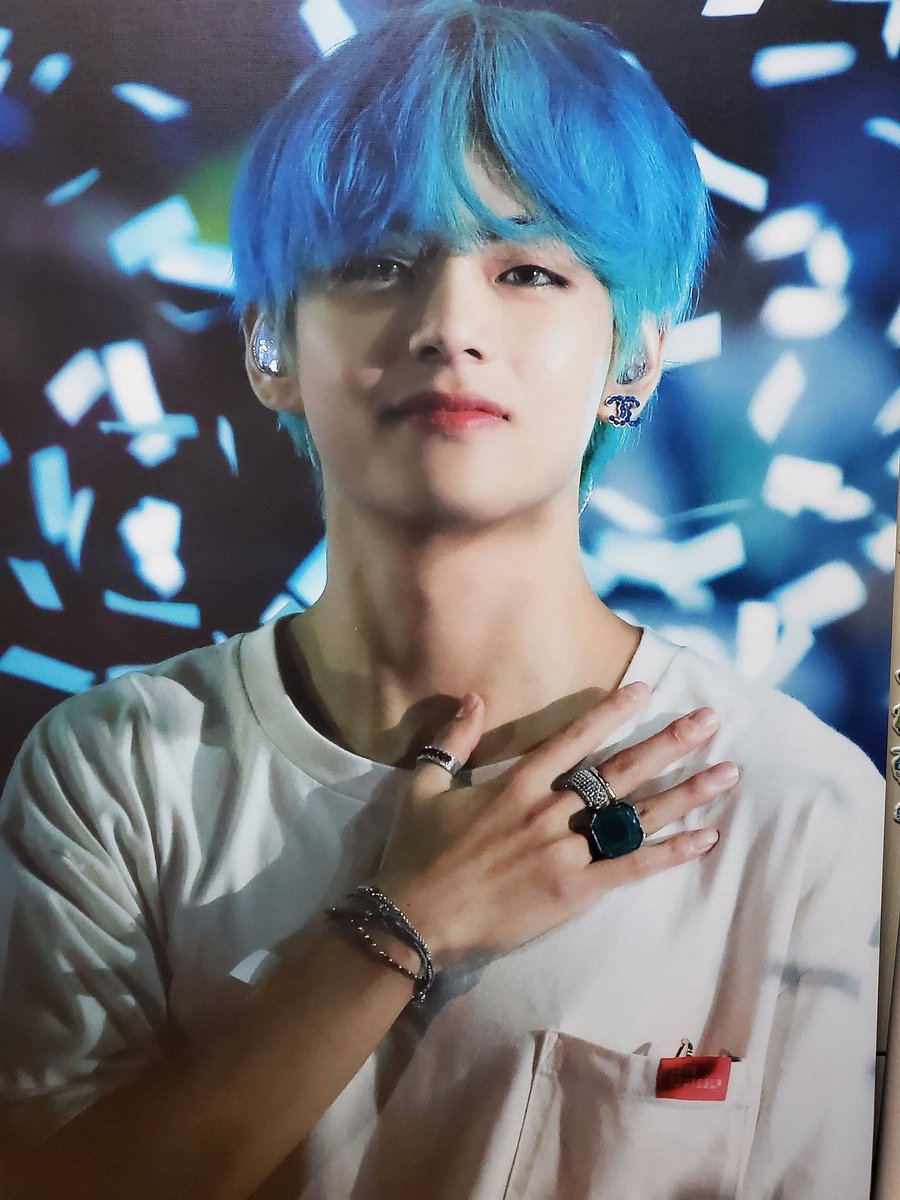 리얼뷔 방탄 김태형 A3 아크릴 액자 양도 
미개봉! 3.5 택배포함⭕️
Sell！BTS V A3 Frame 🖼 ENG ⭕️
35000 won with korea delivery fee！
