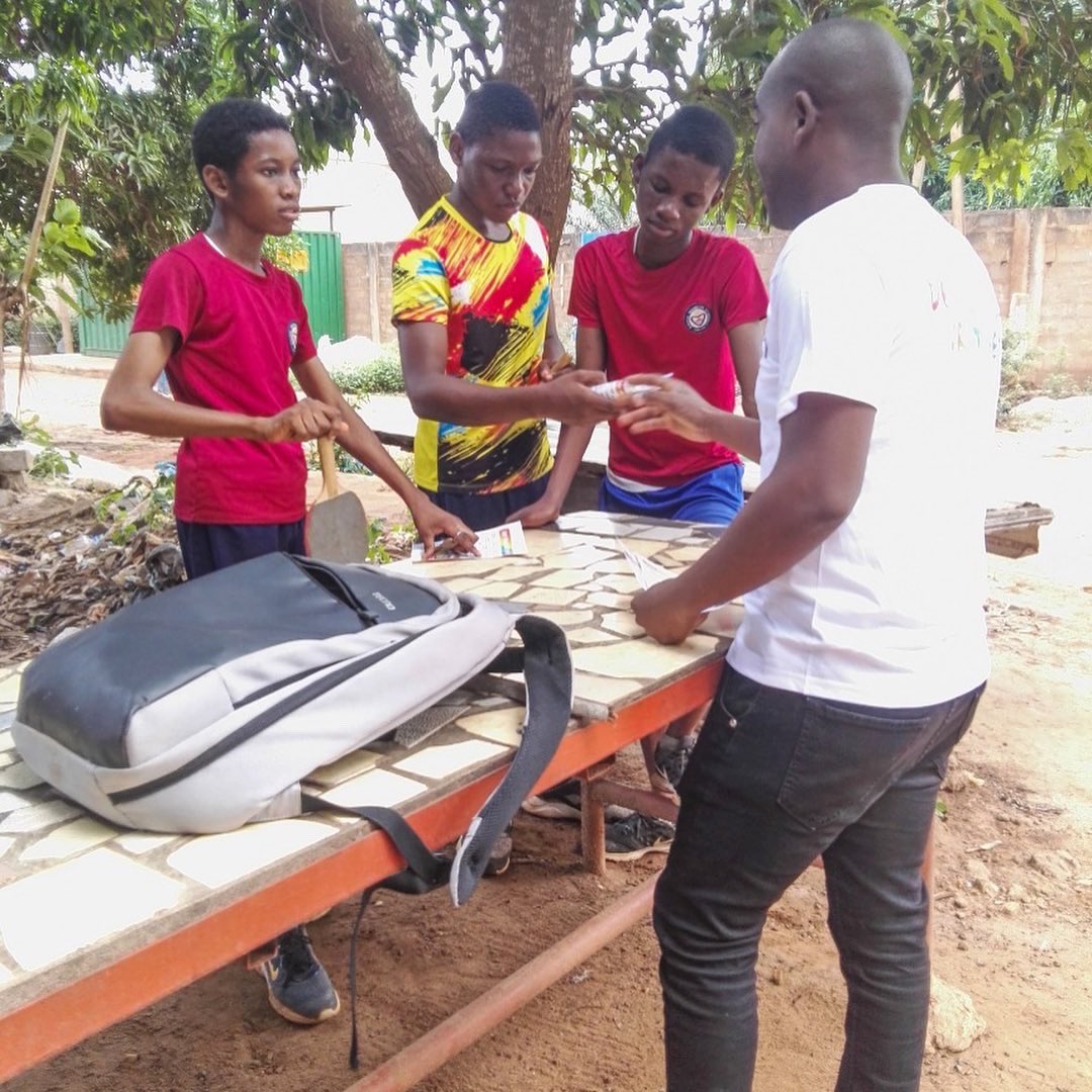 Chaq #enfant devrait avoir le droit d’avoir des vacances inoubliables. Aidez-nous à faire avancer cette mission essentielle en leur permettant de profiter des Vacances Créatives.Veuillez nous contacter sur +228 90 45 56 85 ou +228 96 90 50 70.
#Design #Togo 
info@fondationma.org