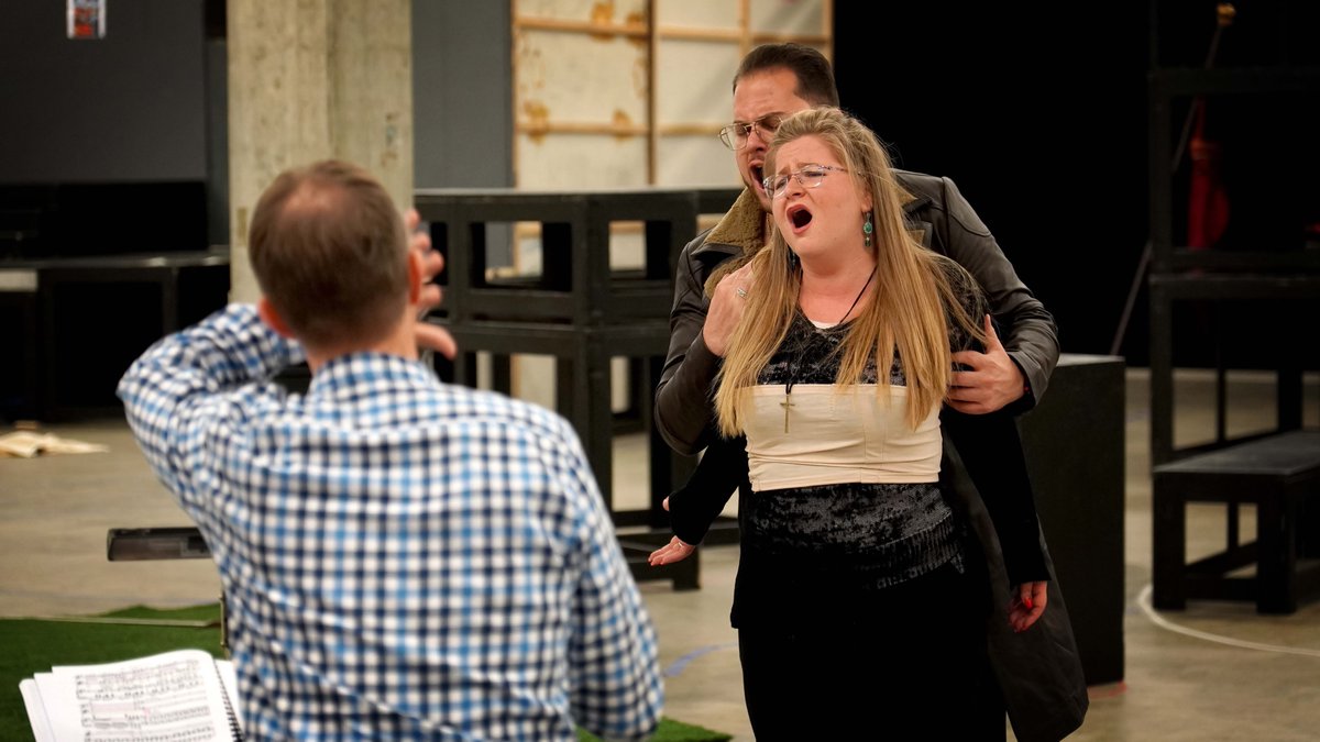 Seit 2006 findet ein Teil der Proben für die St.Galler Festspiele auf dem Gelände der Olma Messen statt - so auch dieses Jahr. olma-messen.ch/de/wir-sind-se…

#festspiele #oper #olmamessen #theatersg #stgallen