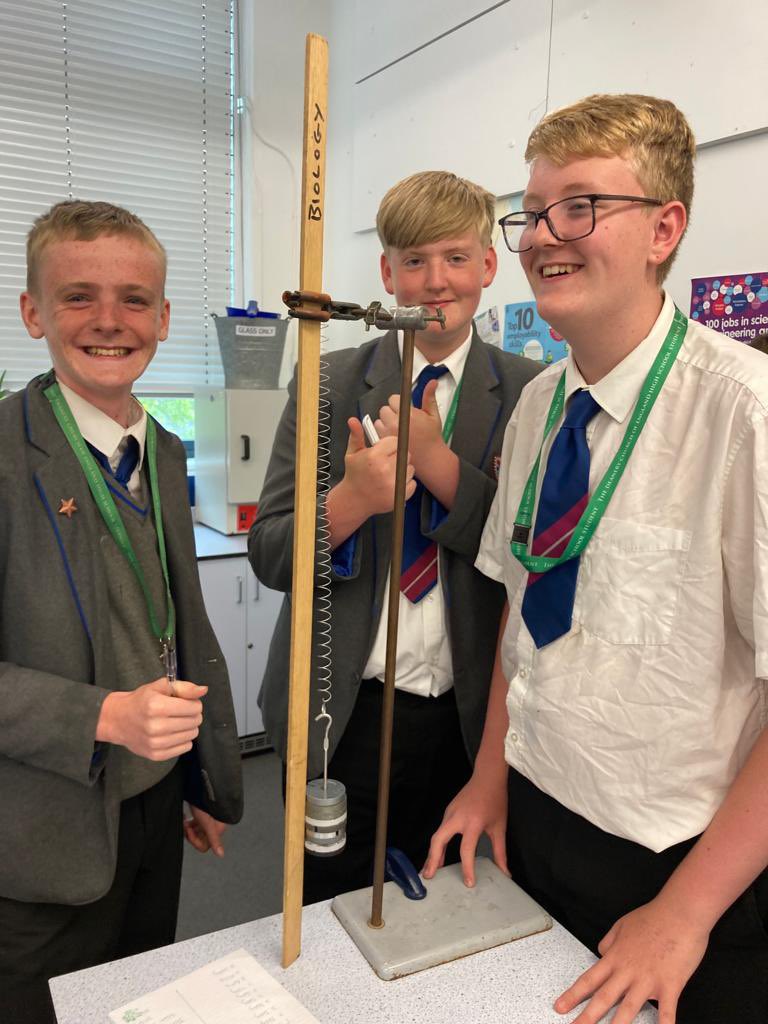 DeaneryScience's tweet image. Y9 are well on their way studying their GCSE physics work. Today they were studying spring extension with increasing forces. @deaneryhigh