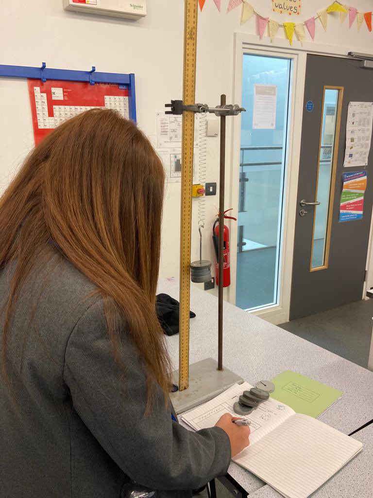 DeaneryScience's tweet image. Y9 are well on their way studying their GCSE physics work. Today they were studying spring extension with increasing forces. @deaneryhigh