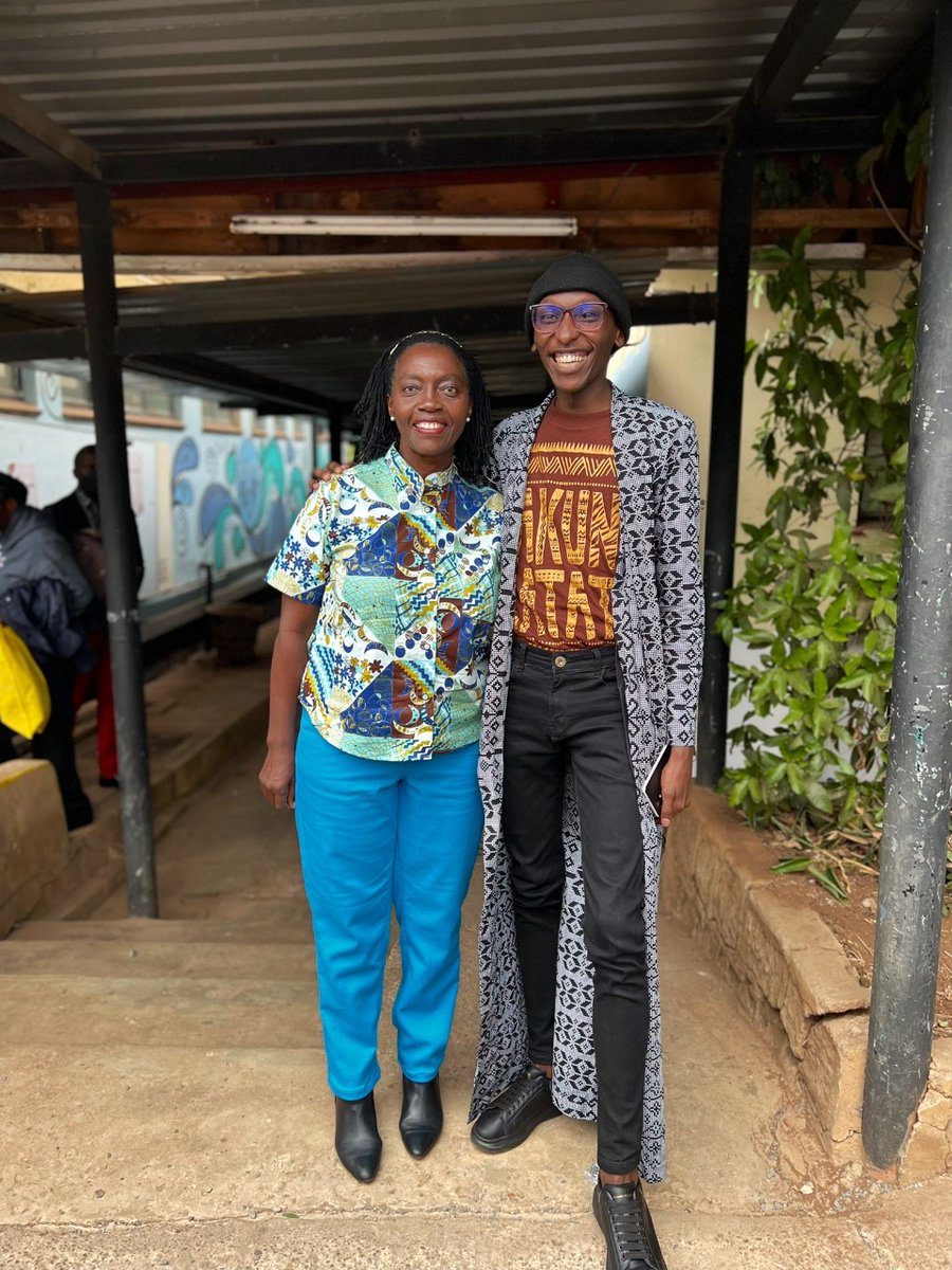 MarthaKarua's tweet photo. Harooooooo!

It was a pleasure meeting @NyokabiJoe, a young creative who is from my home county of Kirinyaga.

Thank you Joe for giving us much-needed laughter and reminding us that indeed, @RailaOdinga ni msarendo.

#Azimio | #Inawezekana https://t.co/T7pJW3XVnV