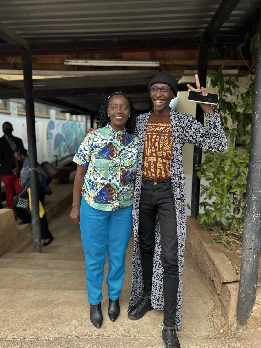 MarthaKarua's tweet photo. Harooooooo!

It was a pleasure meeting @NyokabiJoe, a young creative who is from my home county of Kirinyaga.

Thank you Joe for giving us much-needed laughter and reminding us that indeed, @RailaOdinga ni msarendo.

#Azimio | #Inawezekana https://t.co/T7pJW3XVnV