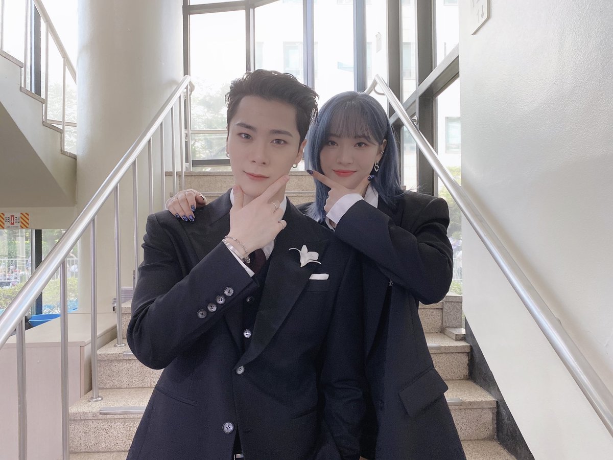 Mb_loops's tweet photo. They grew up so well 🥺
#문빈 #문수아 https://t.co/ghcXoIh7qe
