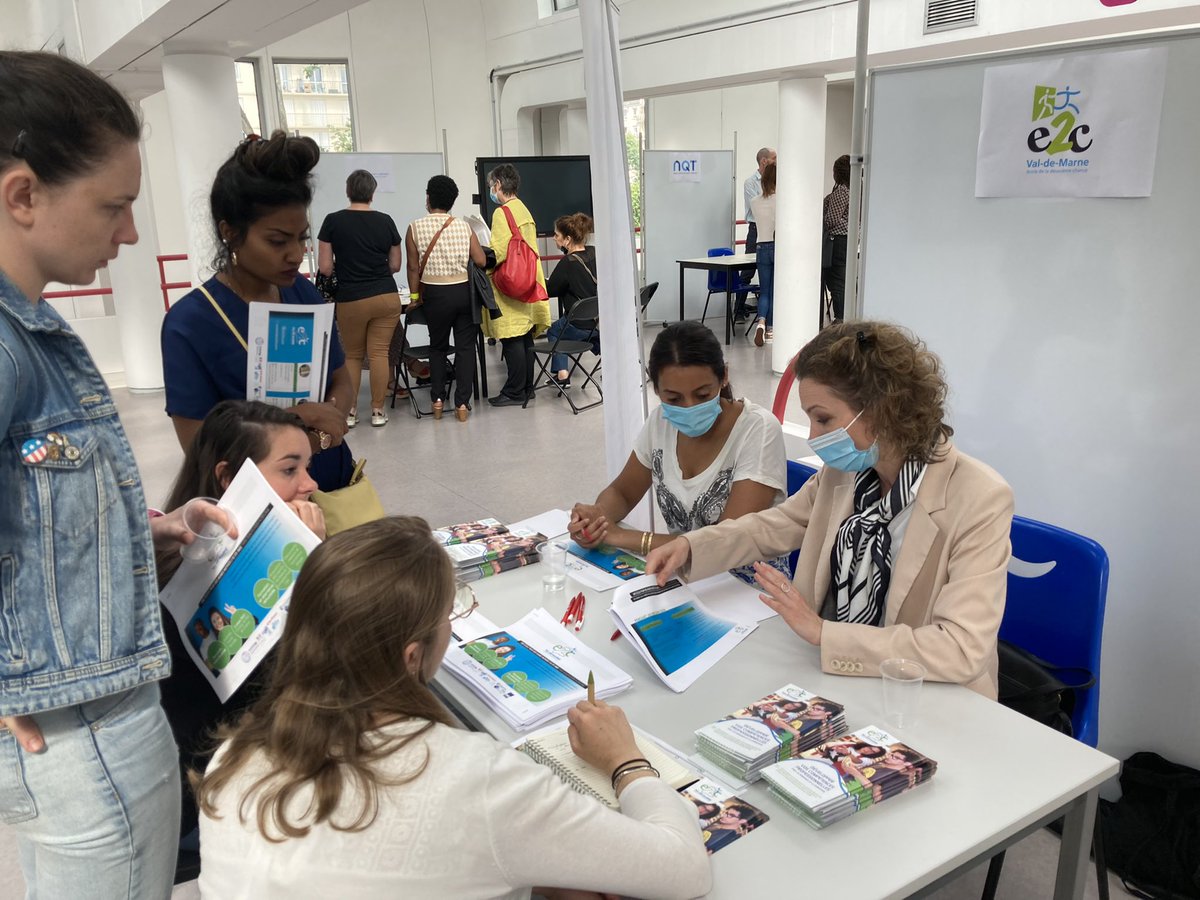 Aujourd’hui, <a href="/E2C94/">École de la 2e chance du 94</a> est à la <a href="/citemetiers94/">la Cité des métiers</a>. Journée d’échanges avec les conseillers @poleemploi_IDF du #Val-de-Marne sur la mise en œuvre du #CEJ et l’accompagnement des jeunes.
Mieux se connaître pour mieux orienter les jeunes dans leur projet d’insertion et de formation.