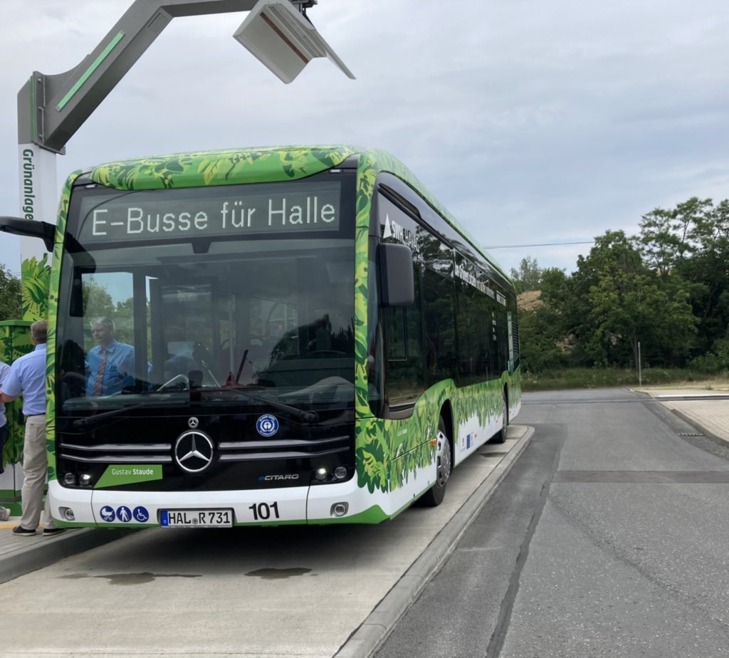 anja_aks's tweet image. Lange hat es gedauert, aber nun fahren auch drei Elektrobusse in #HalleSaale  
Ab Montag dann auch im Stadtbild unterwegs;-)