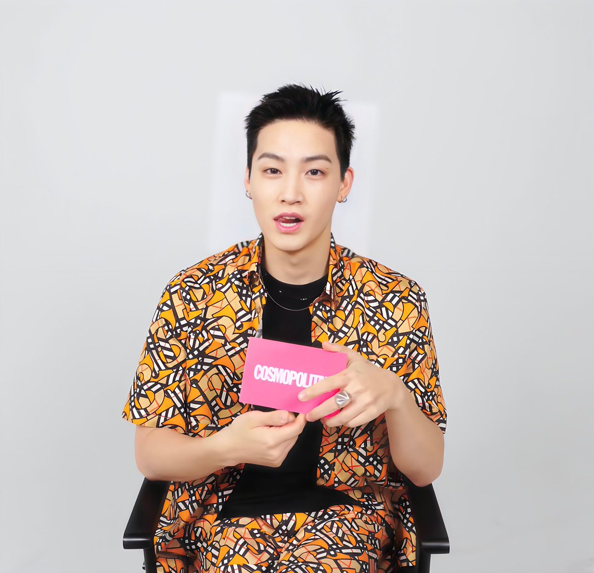 Ladymomoka1's tweet photo. You are the most attractive #JAYB หล่ออะ ชอบลุคนี้ Cute Cool Chic 😎🌴💚. #COSMOPOLITAN
#ZOOMTERVIEW #COSMOINTERVIEW
#H1GHRMUSIC #하이어뮤직
@jaybnow_hr https://t.co/bB8Jffb3kj