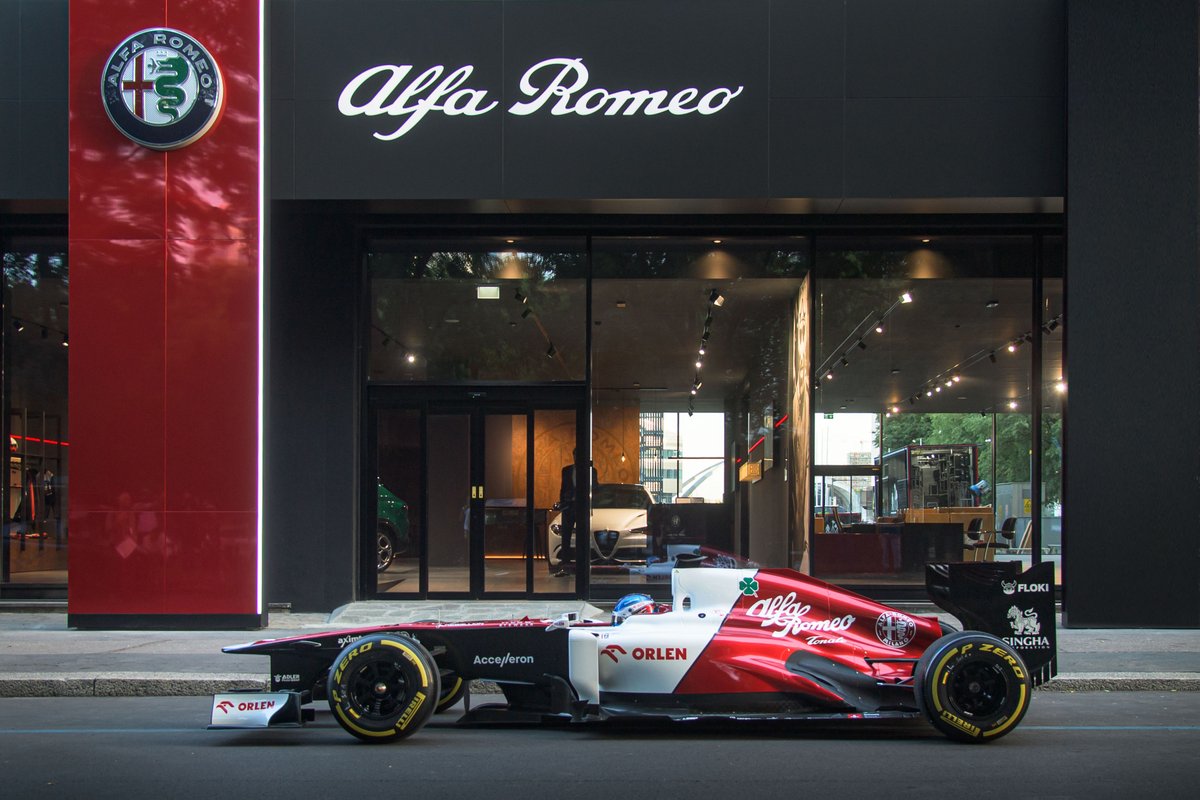 KibiceKubicy's tweet photo. @ValtteriBottas i #C42 zespołu @alfaromeoorlen świętuje 112 rocznicę powstania m-ki @alfa_romeo w samym centrum Mediolanu...
#AnonimaLombardaFabbricaAutomobili #Portelo #AlfaRomeo #Milano #1910-2022
#AlfaRomeoF1TeamORLEN @PKN_ORLEN #Singha #Accelleron #Floki #AMX #Zadara #ADLER https://t.co/8ytcZOxLmk