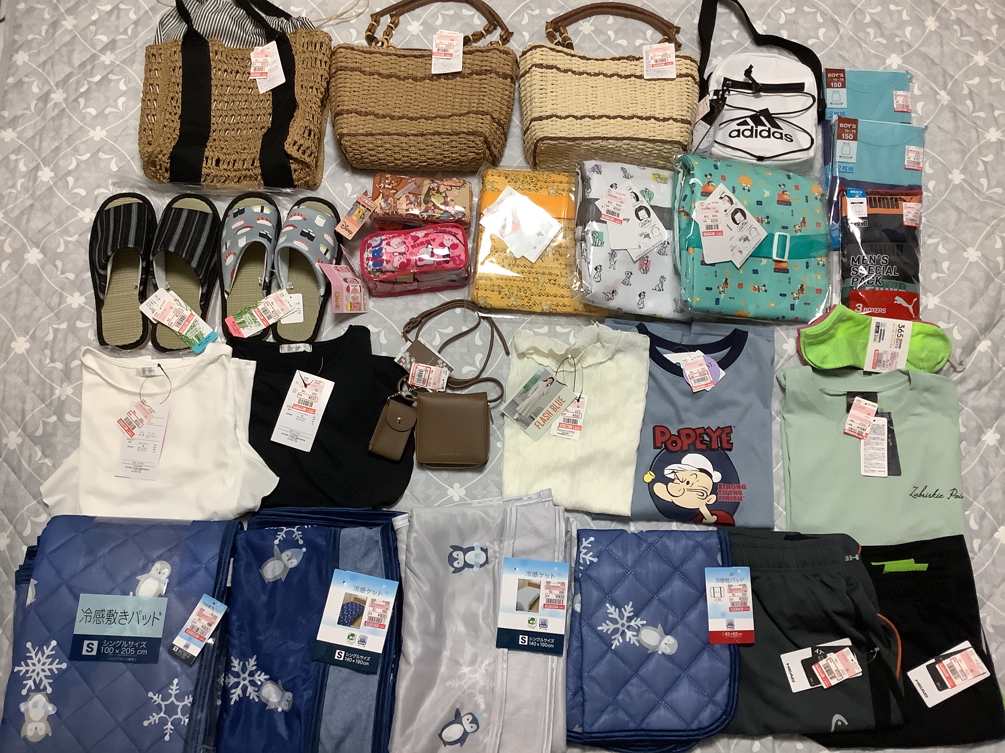 ラン 一昨日の2店舗で約2万円の中身です 並べてみたよ こんなに買って2万円は凄いですよね 流石しまむら 良い買い物ができました しまむら しまパト しまむら購入品 しまむら全力祭 Terawearemu Flashblue Disney ミッキー ライオンキング