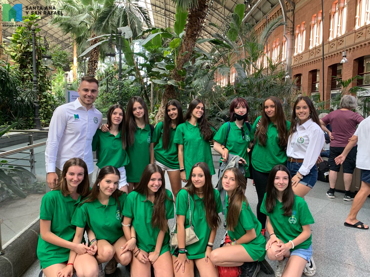 colegioSASR's tweet photo. 12 alumnas de 3º y 4º ESO representarán a nuestro colegio desde hoy hasta el próximo día 29 en @JuegosEMDE . Ponemos rumbo a @Torremolinos_On para defender los valores del deporte en las pistas de voleibol ¡Mucha suerte!

#Marianistas #EducarConElDeporte #JuegosEMDE22 https://t.co/Yw40IvcRG9