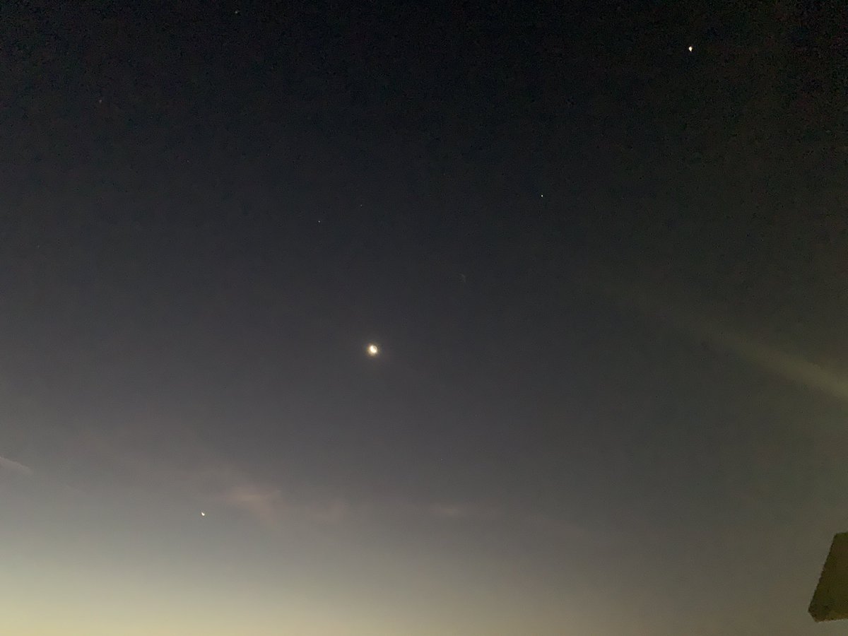 ninkay78's tweet photo. It feels like the ultimate puzzle solving clue. Or the only way for potions to be cooked up. #celestialalignment #Astronomy https://t.co/IFbqhkTpit