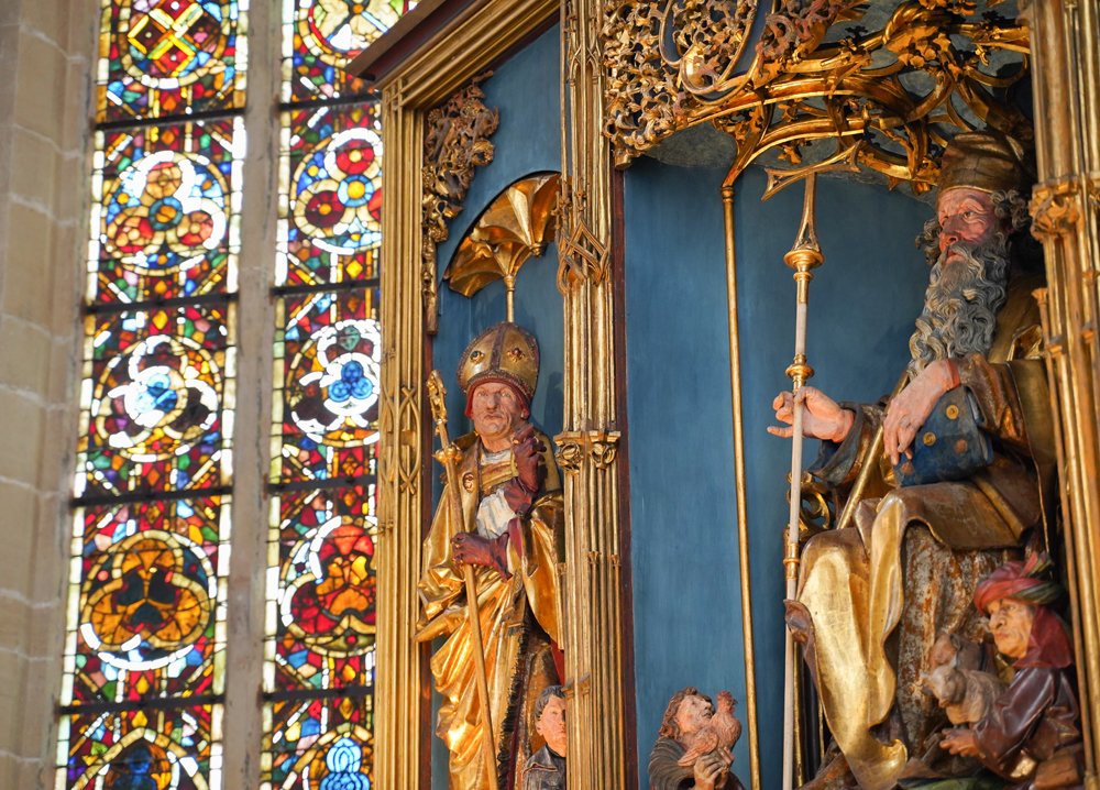 Avec la remise en place des #sculptures, la campagne de restauration du #Retabledissenheim se termine au #MuseeUnterlinden.
#CoulissesDeMusées #JourDefermeture #Restaurationdart