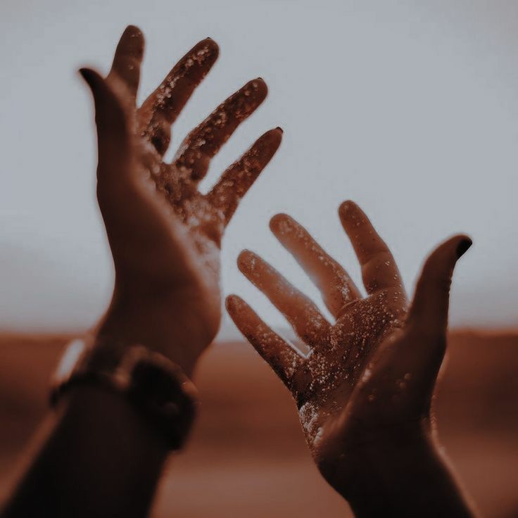 𝗤𝗨𝗘𝗘𝗡 𝗢𝗙 𝗛𝗘𝗔𝗩𝗘𝗡 :

      ㅤ𓄼⁾⁾༅ Mother of the Gods; the brilliant 
         one; star of the sea; Great 
         Lady of magic; mistress of the House 
         of Life; she who knows how to make 
         right use of the heart...

     ༉‧₊ ɾt ᦾ ƒᥲʋ.