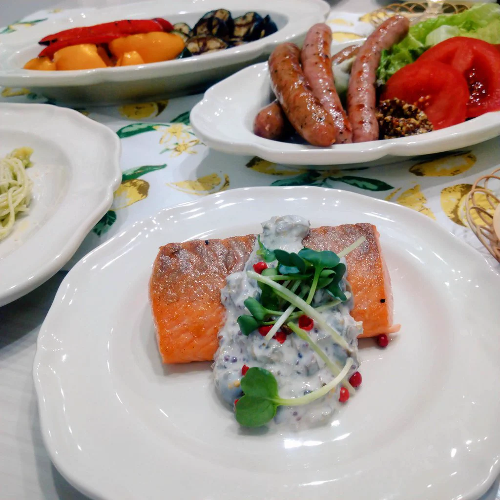 アボカドそうめん
サーモンのステーキ
ソーセージグリル
夏野菜のグリル
そうめんと、サーモンはai_mogmogさんのレシピで♥おいしかった🥺🥺🥺
#おうちごはん
#Twitter家庭料理部  