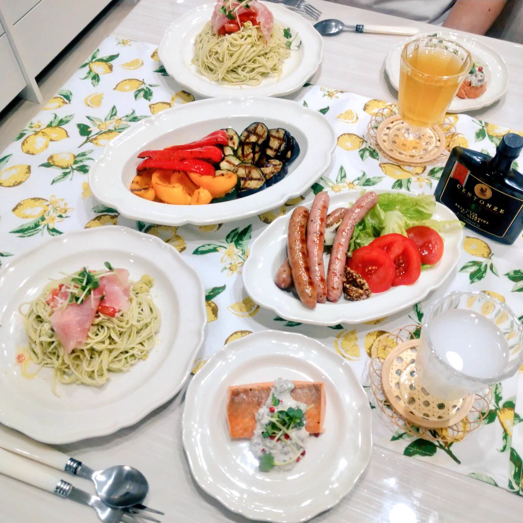 アボカドそうめん
サーモンのステーキ
ソーセージグリル
夏野菜のグリル
そうめんと、サーモンはai_mogmogさんのレシピで♥おいしかった🥺🥺🥺
#おうちごはん
#Twitter家庭料理部  