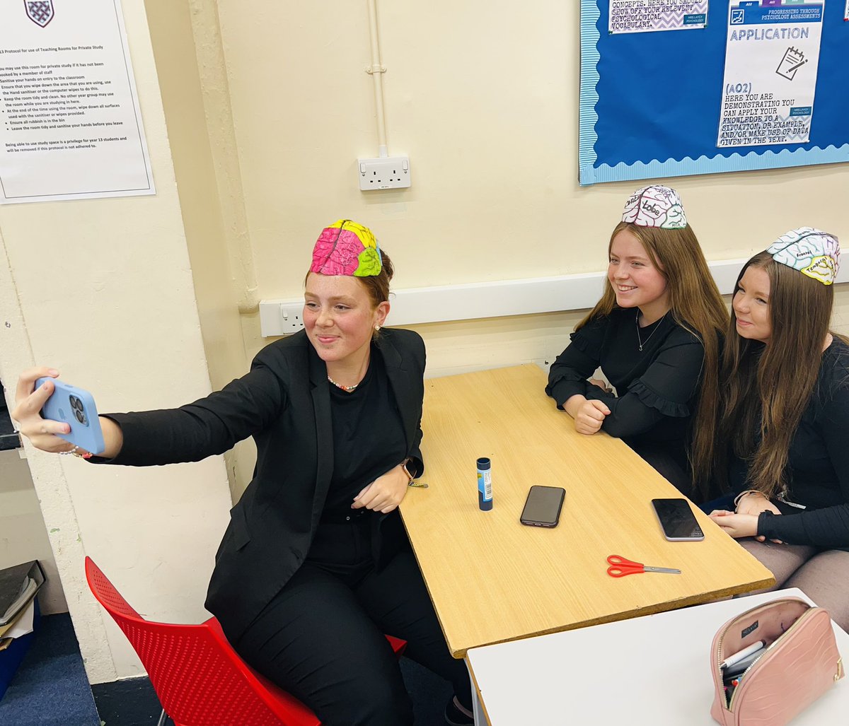 WG6Psychology's tweet photo. Who DOESN’T love a #brainhat lesson during Biopsychology? 🧠🙌🏼 #ALevelPsychology https://t.co/G7Tb0diYst