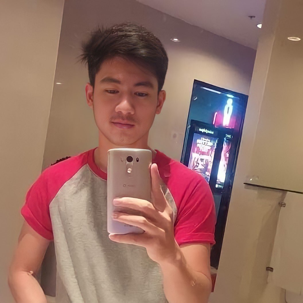 King massage tweet media