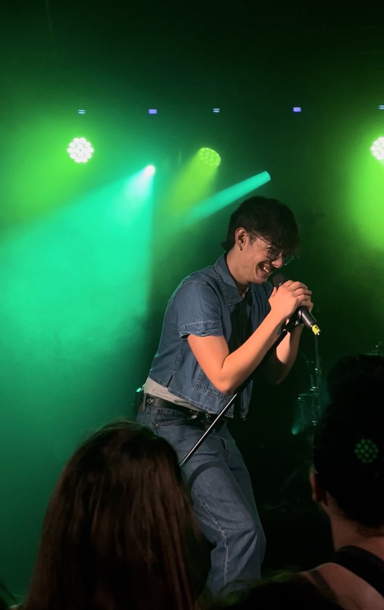 elena15__'s tweet image. aquí os dejo más fotitos que le hice ayer a mi fla en el concierto de Barcelona🥹🤙🏽 #FlavioGiraBarcelona #Flavioot #Flamantha @flaviofdzz ❤️