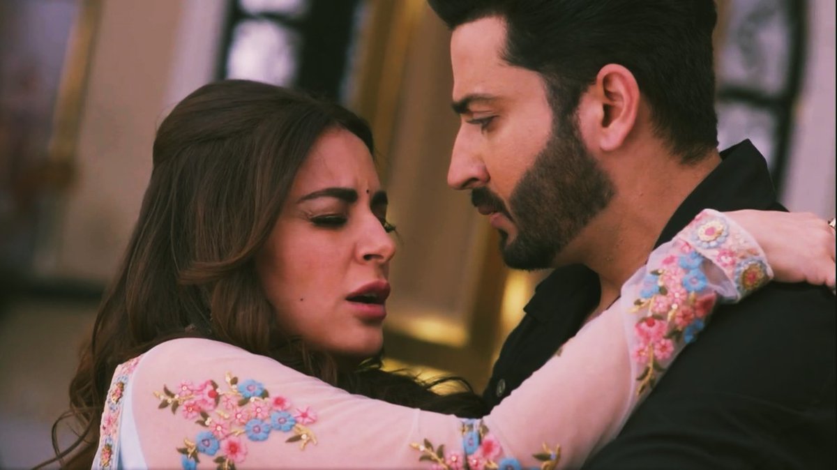 shreya_kambli's tweet photo. Jitni dafa dekhun tumhein
Dhadke zoron se
Aisa to kabhi hota nahi
Milke ghairon se💕

YES Whenever I saw you my heart felt different connection with you and it Beats very fast 💗 because your are my soulmate and my SOUL knows every Beats of your heart ❤️
#PreeRan
#KundaliBhagya https://t.co/phaRk2pauA