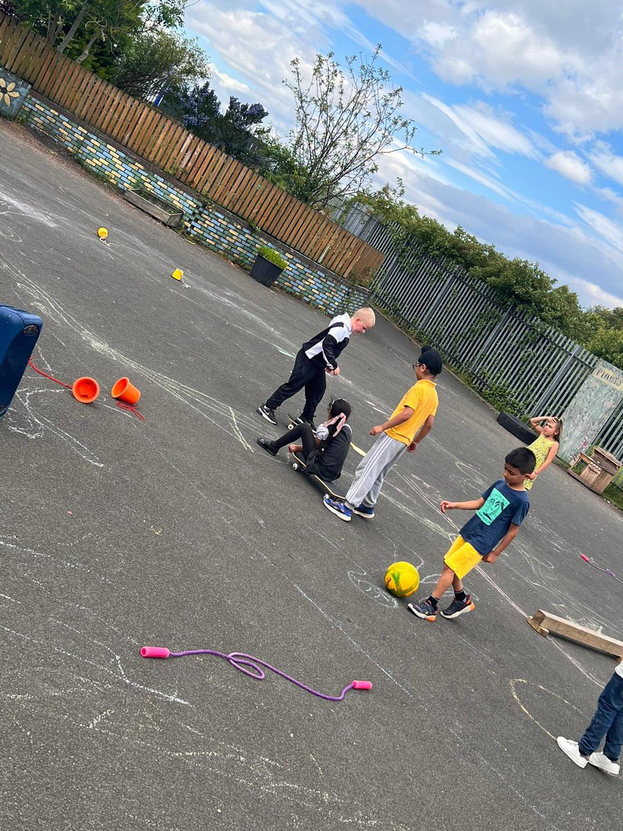 ross_twigg's tweet photo. Just finished a great cohort of active play in @BarmullochP the weather has been tremendous throughout the sessions ☀️big thanks to mrs shaw for her hard work and the children for enjoying every moment 😀@Thrive_Outdoors @InspiringSland @Actify @ChriskerrF @Jimmy_FARE https://t.co/fHRxD0gx4R