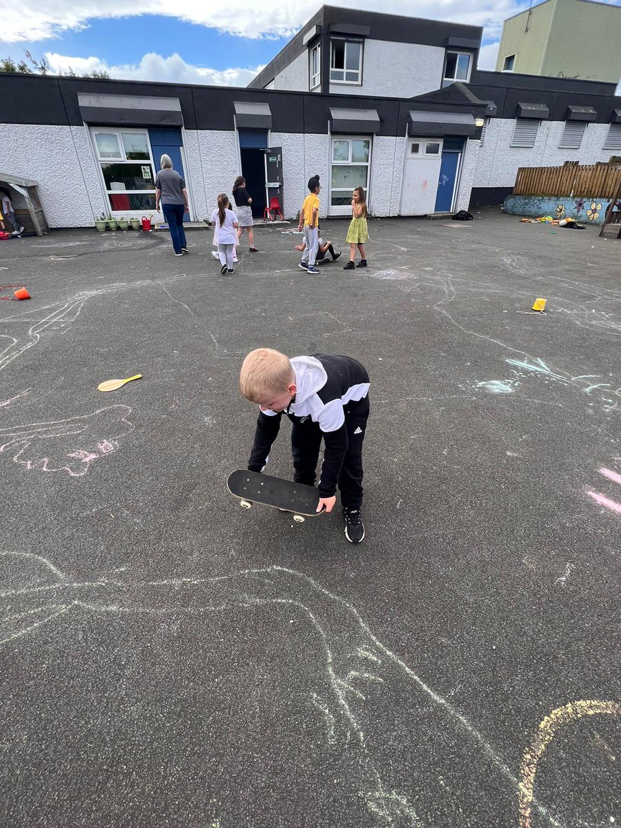 ross_twigg's tweet photo. Just finished a great cohort of active play in @BarmullochP the weather has been tremendous throughout the sessions ☀️big thanks to mrs shaw for her hard work and the children for enjoying every moment 😀@Thrive_Outdoors @InspiringSland @Actify @ChriskerrF @Jimmy_FARE https://t.co/fHRxD0gx4R