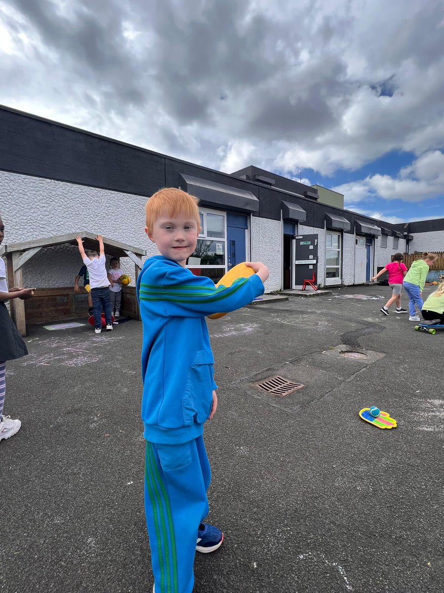 ross_twigg's tweet photo. Just finished a great cohort of active play in @BarmullochP the weather has been tremendous throughout the sessions ☀️big thanks to mrs shaw for her hard work and the children for enjoying every moment 😀@Thrive_Outdoors @InspiringSland @Actify @ChriskerrF @Jimmy_FARE https://t.co/fHRxD0gx4R