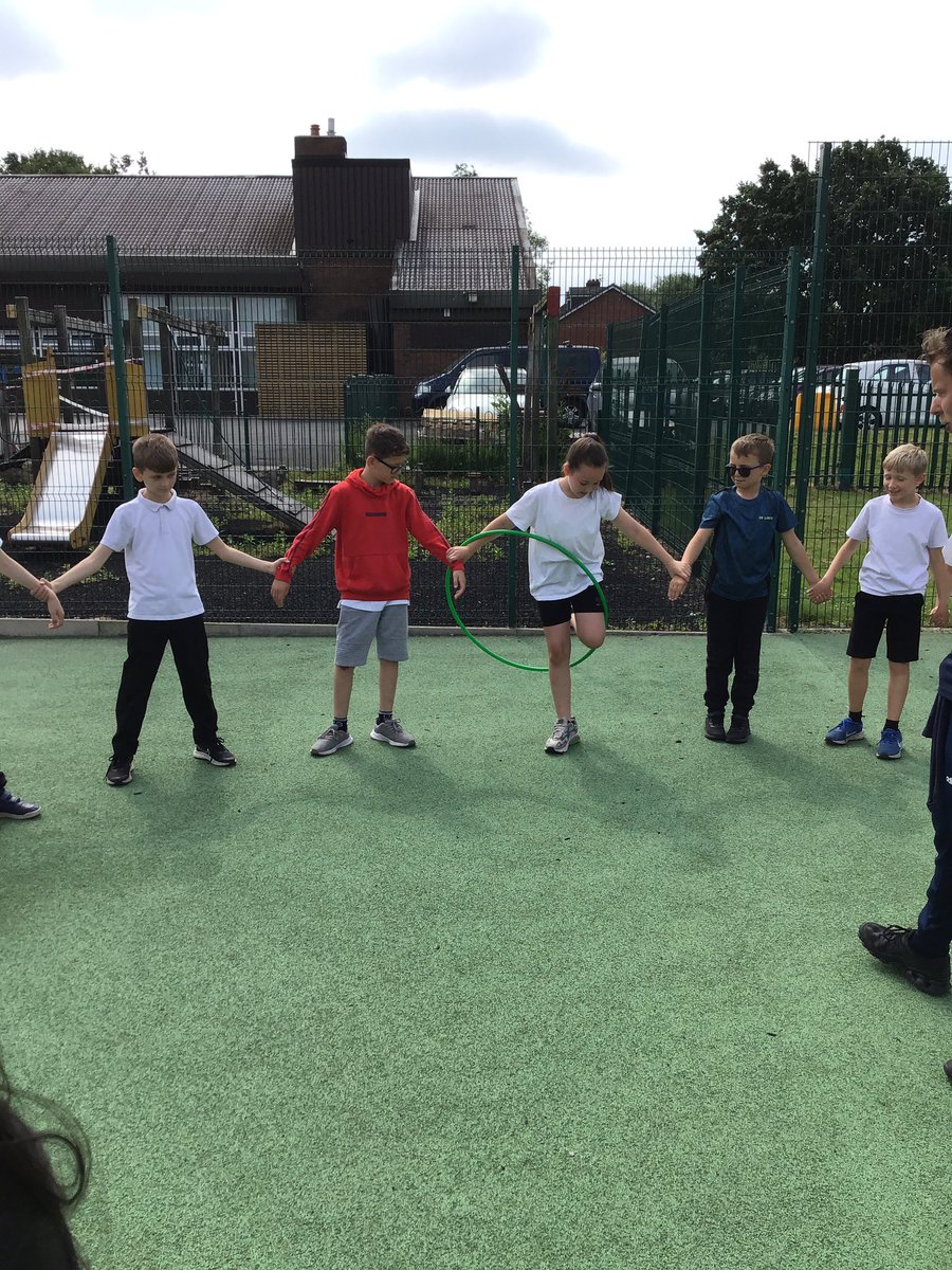 OakfieldY4's tweet photo. We had a fantastic session with @active_tameside this morning working on communication, team work and resilience. Year 4 had so much fun! https://t.co/udkiW5Jlx2