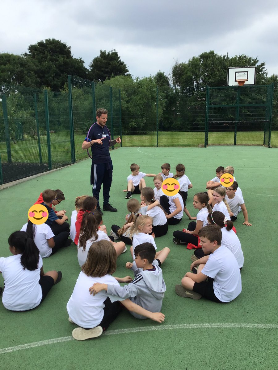 OakfieldY4's tweet photo. We had a fantastic session with @active_tameside this morning working on communication, team work and resilience. Year 4 had so much fun! https://t.co/udkiW5Jlx2