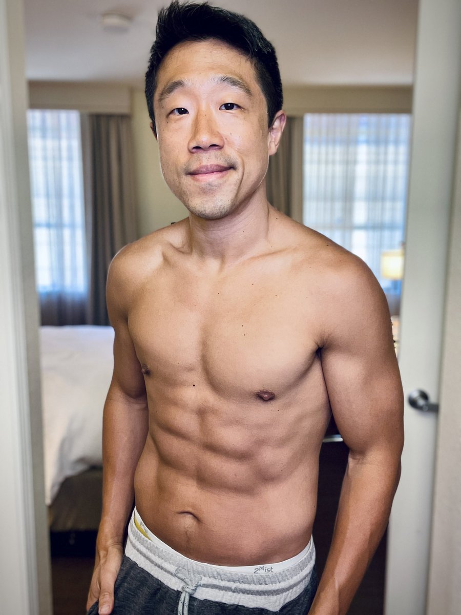 raymondjlee's tweet photo. Celebrating one whole year on Weight Watchers. Still maintaining my goal weight! #CheckInDay #FitnessJourney https://t.co/LiYTEdgY5V