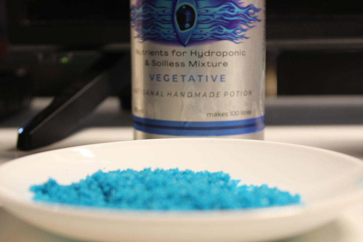 The first stage of these advanced nutrients is used during your plant's vegetative growth cycle. The second stage ..when she flowers 🥰🚀
.
.
.
#verticalfarm #verticalfarming #hydroponics #urbanfarming #indoorfarming #urbanfarm #microgreens #vegan #agriculture #farming