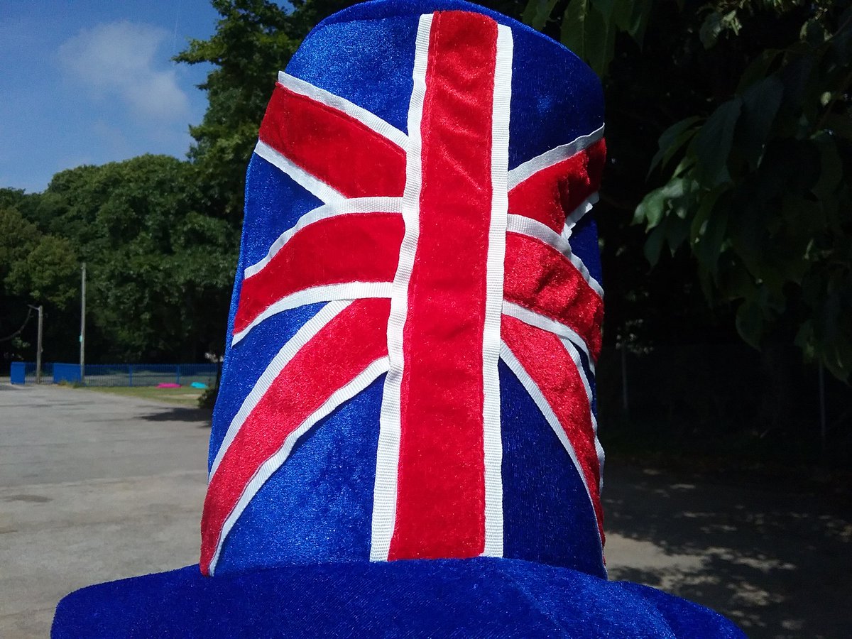 SidestrandHall's tweet photo. Strandfest Colours of the World!  Great hats! Loving the colours! #northnorfolknews @BBCLookEast  Open MIC sessions on the main stage right now! https://t.co/4dZy33N0ow