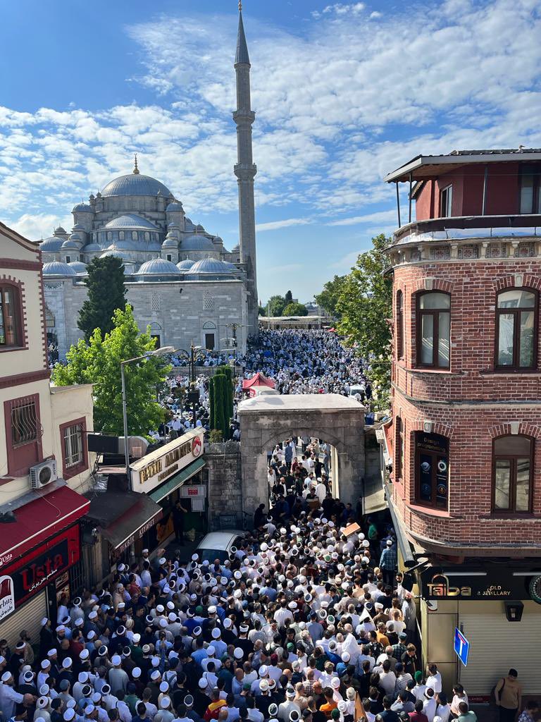 seymahbub's tweet photo. Fatih bugün buram buram İslam koktu.. Allah bizi bu görüntüden mahrum etmesin. https://t.co/l7SHSha6vP