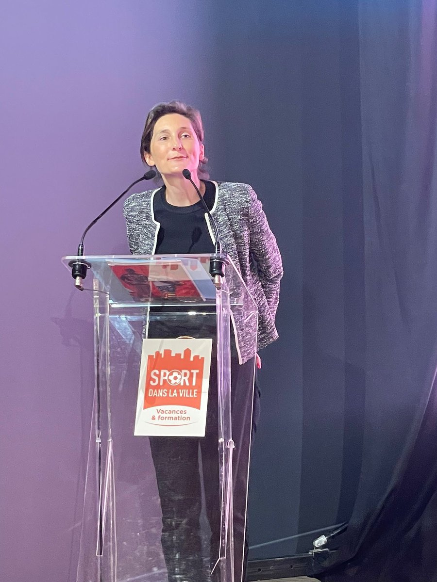 AOC1978's tweet photo. Inauguration dans la Drôme du centre de vacances de l’association Sport dans la Ville, avec ses partenaires. Un lieu unique qui permettra chaque été à 500 jeunes qui ne partent pas en vacances de découvrir et pratiquer de nombreux sports, pour des moments et souvenirs heureux ! https://t.co/sMT8nwPuea