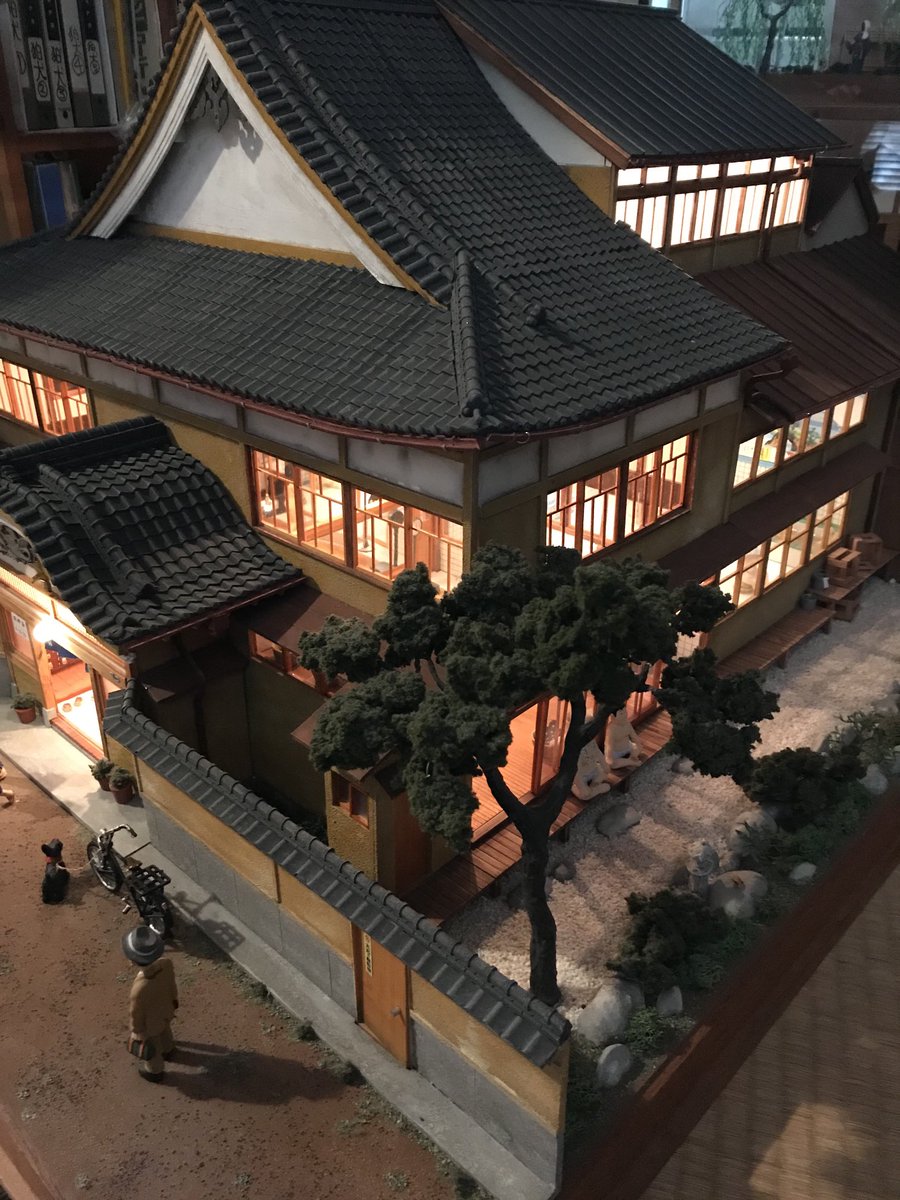 kerorin_machida's tweet photo. ＃銭湯。大田区の行きつけ銭湯、明神湯さんのジオラマを作りました、人物は小指大です。自宅に置いてあります。 https://t.co/TXFNaXUgdk