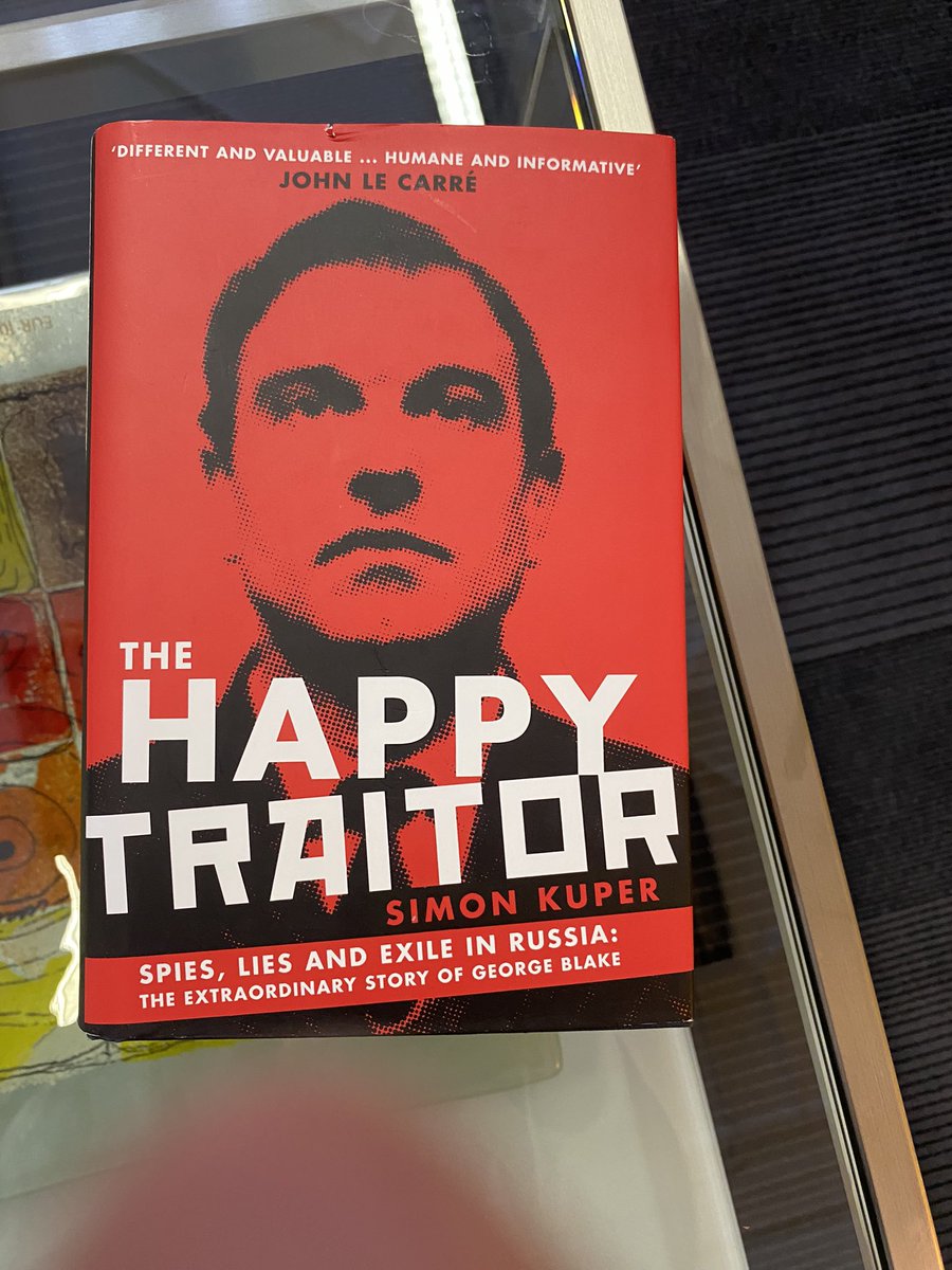 KvanOosterom's tweet photo. Great to meet one of my favourite authors @SimonKuper , discuss Dutch relations with UK with him and receive an autograph in my copy of the splendid book “The happy traitor”. 
Next on my reading list hia new book “Chums”. https://t.co/9S44X9zOUU