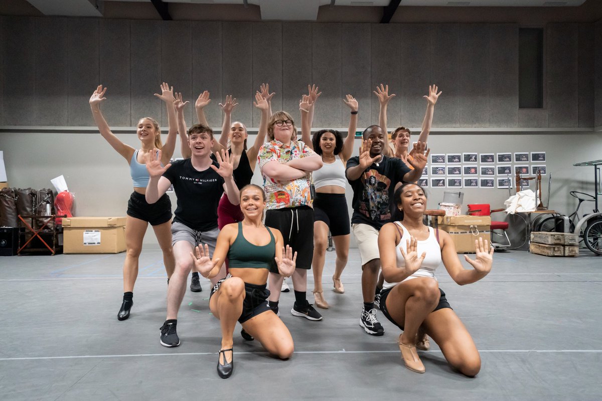 hsnellmktgpr's tweet photo. Catch a glimpse of the @BugsyTheMusical rehearsal room in these great new photos! It's an all-singing, all-dancing place full of showgirls, dreamers and a few mobsters!

📷 Johan Persson https://t.co/f8xsVPaj62
