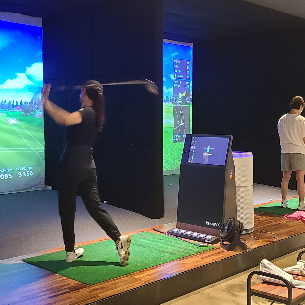 Proswing_Inc's tweet image. D&amp;amp;D 골프연습장 #프로스윙머신 설치
KPGA 투어프로 열정적레슨
VIP레슨룸 프로스윙머신 설치
proswing.kr
제품문의: 1899-66373 / 전국무료배송설치
#골프교정스윙기 #골프스윙궤도기 #골프연습머신 #아이언교정스윙기 #골프바디스윙기 #드라이버교정스윙기 #골프레슨장비 #드라이버스윙기