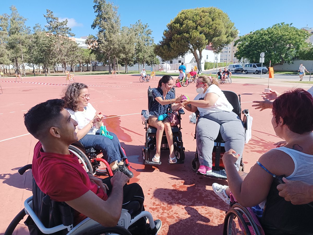 crmfSf's tweet photo. Las actividades acuáticas realizadas por l@s usuari@s; un Karaoke de usuari@s y profesionales; el teatro de nivel de usuarias del Centro; el broche de “los okupas de la playa” tras un almuerzo realizado, como siempre, con calidad, esmero y cariño, mucho cariño...
Felicidades. https://t.co/HaniGhR1D6