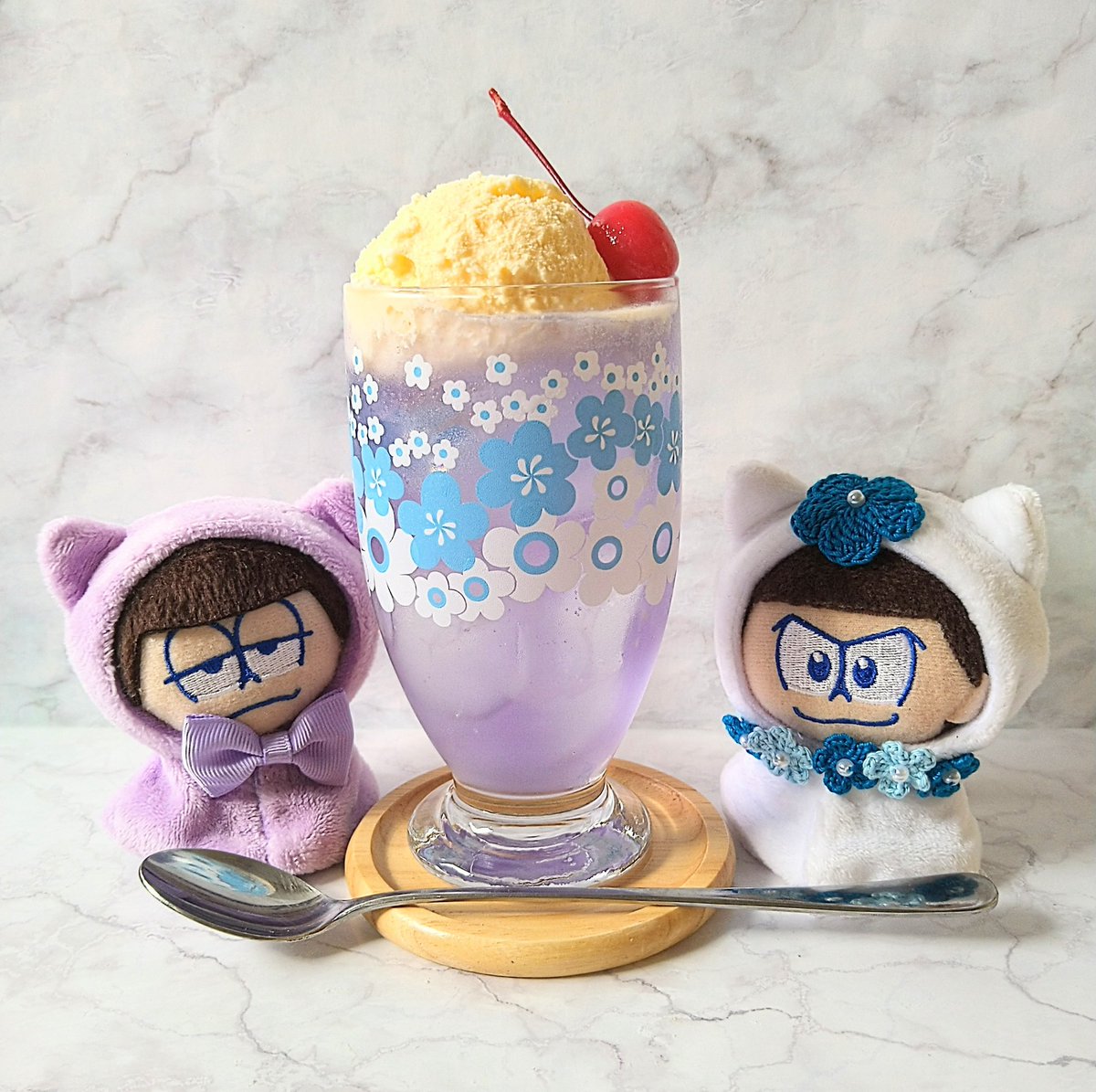yamineko102's tweet photo. 今年初クリームソーダ🍹🍒アデリアの花の輪柄がてるカラちゃんみあると気づいた💠☺️ https://t.co/xFwQTgcaqO