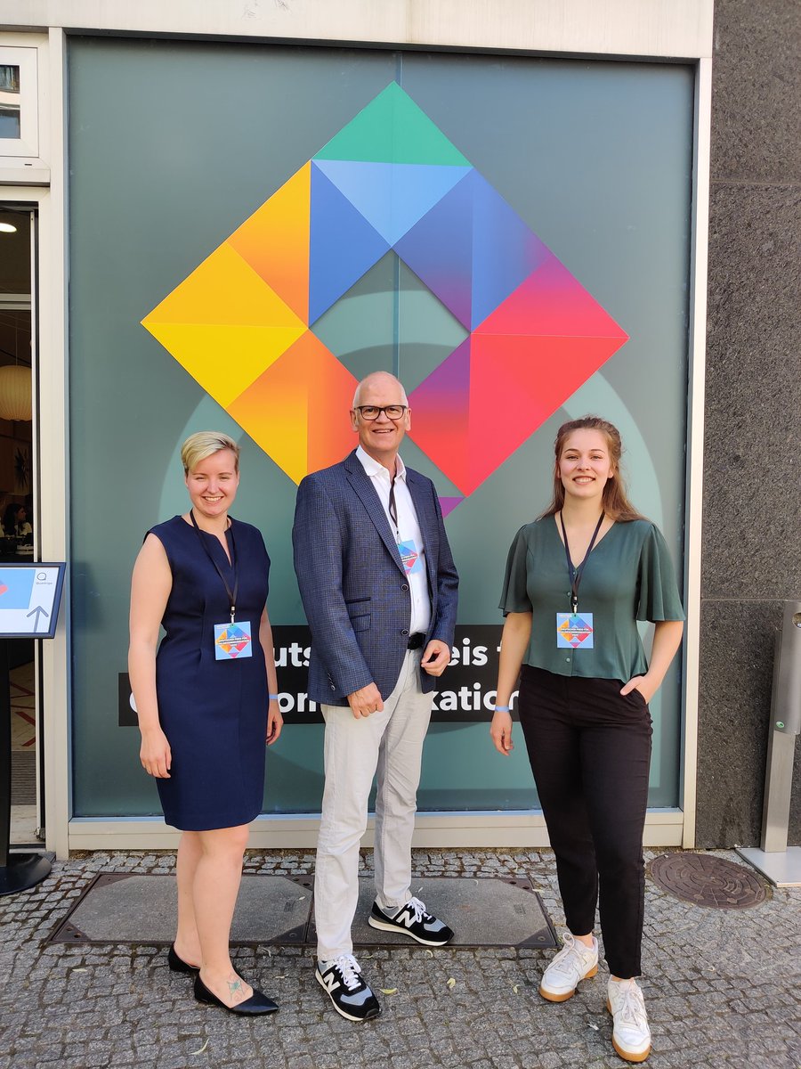 Franziska Zollweg (@_franz_ka_) on Twitter photo Drückt uns die Daumen!
Mit unserem Projekt <a href="/HHFlut1962/">60 Jahre Hamburger Flut</a> sind wir von der <a href="/BKHS_Stiftung/">Bundeskanzler-Helmut-Schmidt-Stiftung</a> für den #dpok2022 nominiert. Preisverleihung heute Abend im #TipiAmKanzleramt
#PublicHistory #hhflut #hamburg #dpok #geschichteauftwitter Drückt uns die Daumen!
Mit unserem Projekt <a href="/HHFlut1962/">60 Jahre Hamburger Flut</a> sind wir von der <a href="/BKHS_Stiftung/">Bundeskanzler-Helmut-Schmidt-Stiftung</a> für den #dpok2022 nominiert. Preisverleihung heute Abend im #TipiAmKanzleramt
#PublicHistory #hhflut #hamburg #dpok #geschichteauftwitter