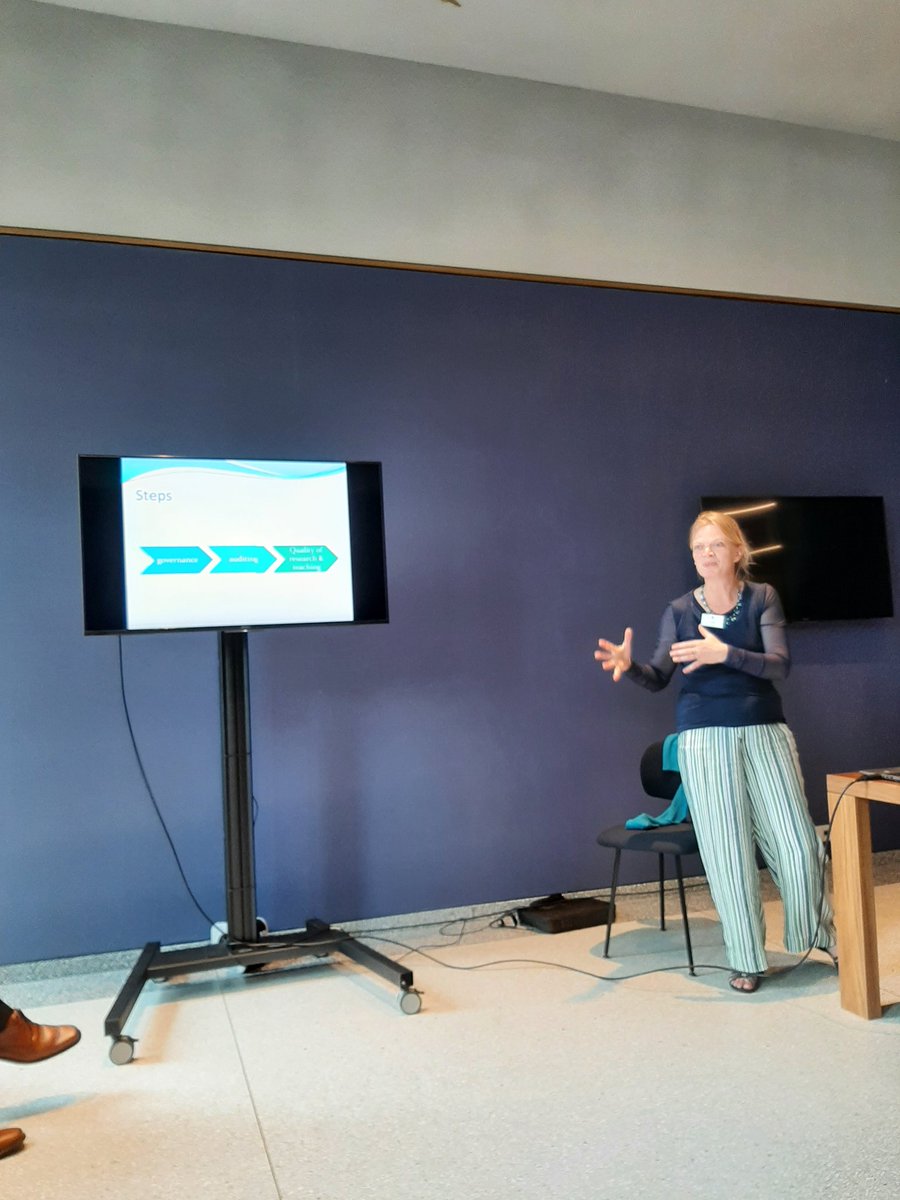 Interesting to hear <a href="/ChristineTlkn/">Christine Teelken</a> reflections on the impact of managerialism on the perceived quality of teaching and research in higher education institutions @pol_history conference. #APH2022