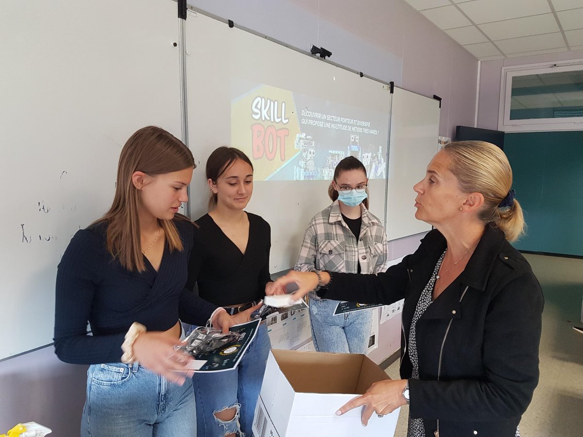 PerdirJBerna's tweet photo. Concours #Skillbot 2021-2022 #UIMM #HAUTSDEFRANCE #CAPINDUSTRIE
Prix de l'interdisciplinarité
Prix de la créativité
#VDH.
@DSDEN_Aisne
@AcAmiens
2/3
https://t.co/G3lX00NEs6 https://t.co/lMF79oxCB3