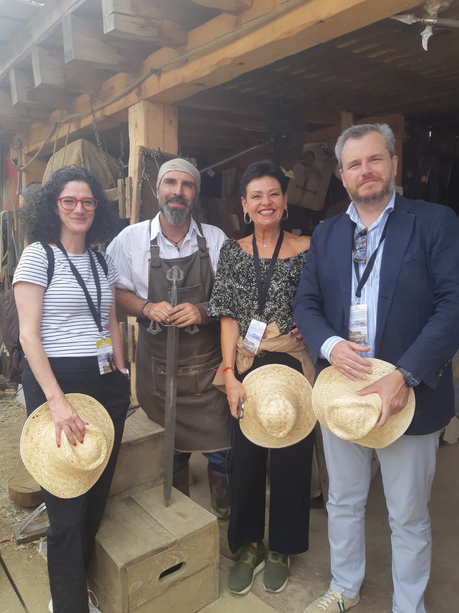 EstherCSCS's tweet photo. Ayer @DircomSpain celebramos junta en @PuyduFou_espana tras la junta vistamos el parque y sus espectáculos, fue la experiencia más maravillosa que he vivido nunca, superó de lejos todas nuestras expectativas, os lo recomiendo mil !! Gracias @irepmm por tu pasión y generosidad https://t.co/wKMygXs3nP