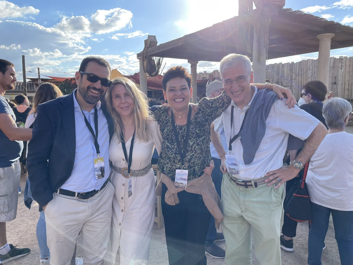 EstherCSCS's tweet photo. Ayer @DircomSpain celebramos junta en @PuyduFou_espana tras la junta vistamos el parque y sus espectáculos, fue la experiencia más maravillosa que he vivido nunca, superó de lejos todas nuestras expectativas, os lo recomiendo mil !! Gracias @irepmm por tu pasión y generosidad https://t.co/wKMygXs3nP