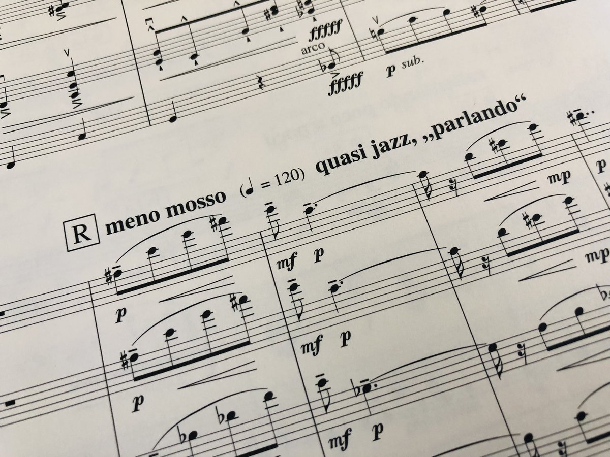 KalliJari's tweet photo. A selection of performance instructions from György Ligeti’s splendid ’Hamburg Concerto’ (1998/1999) for solo horn and chamber orchestra (with two basset horns and four obbligato natural horns). 📯💛 #AdventuresInMusic #scoreoftheday https://t.co/tzKSGrj06J
